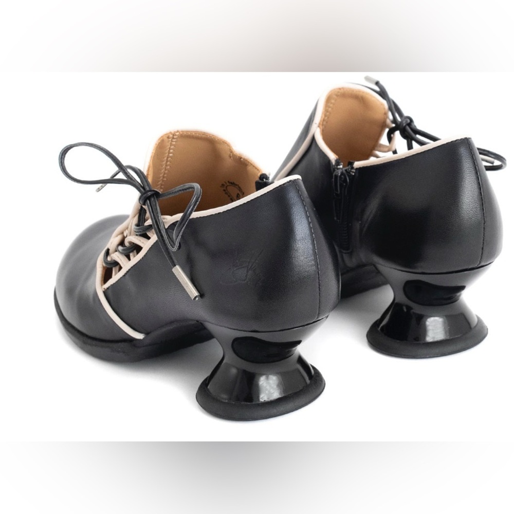 SOLD! Fluevog NEARLY NEW Enneagram Receptive side lace-up black/cream heel - 8 - Picture 15 of 16